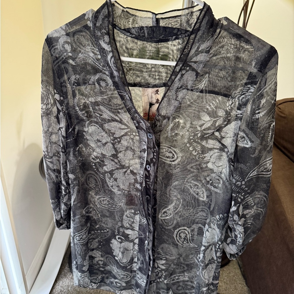 💥Sheer Black and Gray Floral Blouse💥